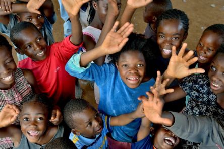 Eine gruppe afrikanischer Kinder. 